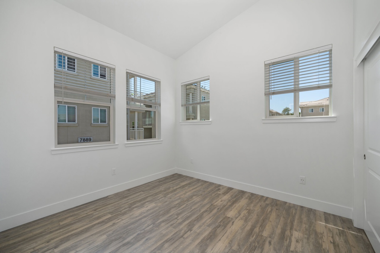 Vela Apartments Image 106