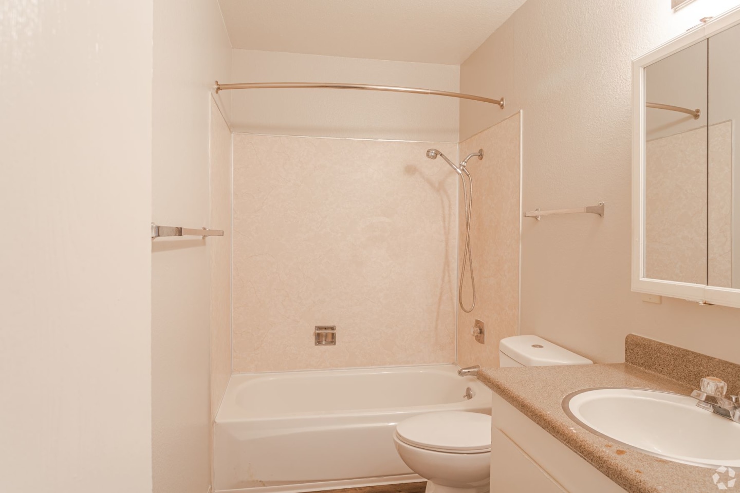 Autumn Oaks Townhomes & Apartments Image 10