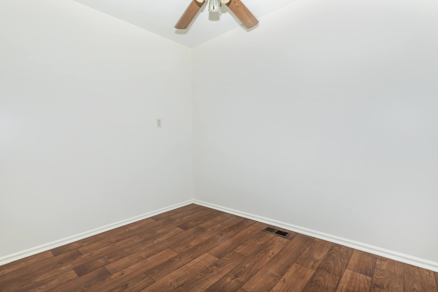 Mayfair Village Image 18