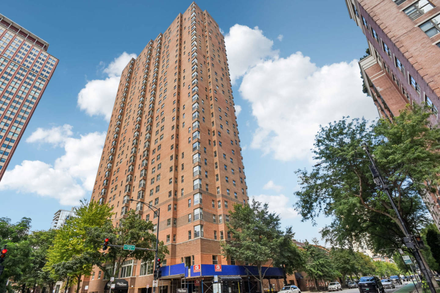 100 West Chestnut Apartments Image 19