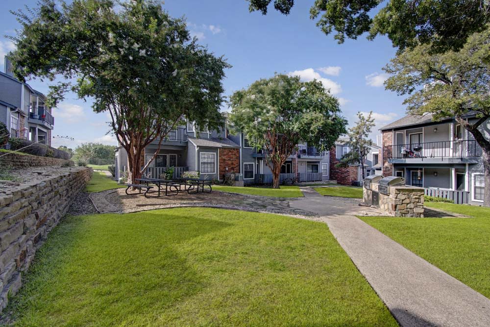 Colonial Village at Main Park (nka 1303 Main) Image 1