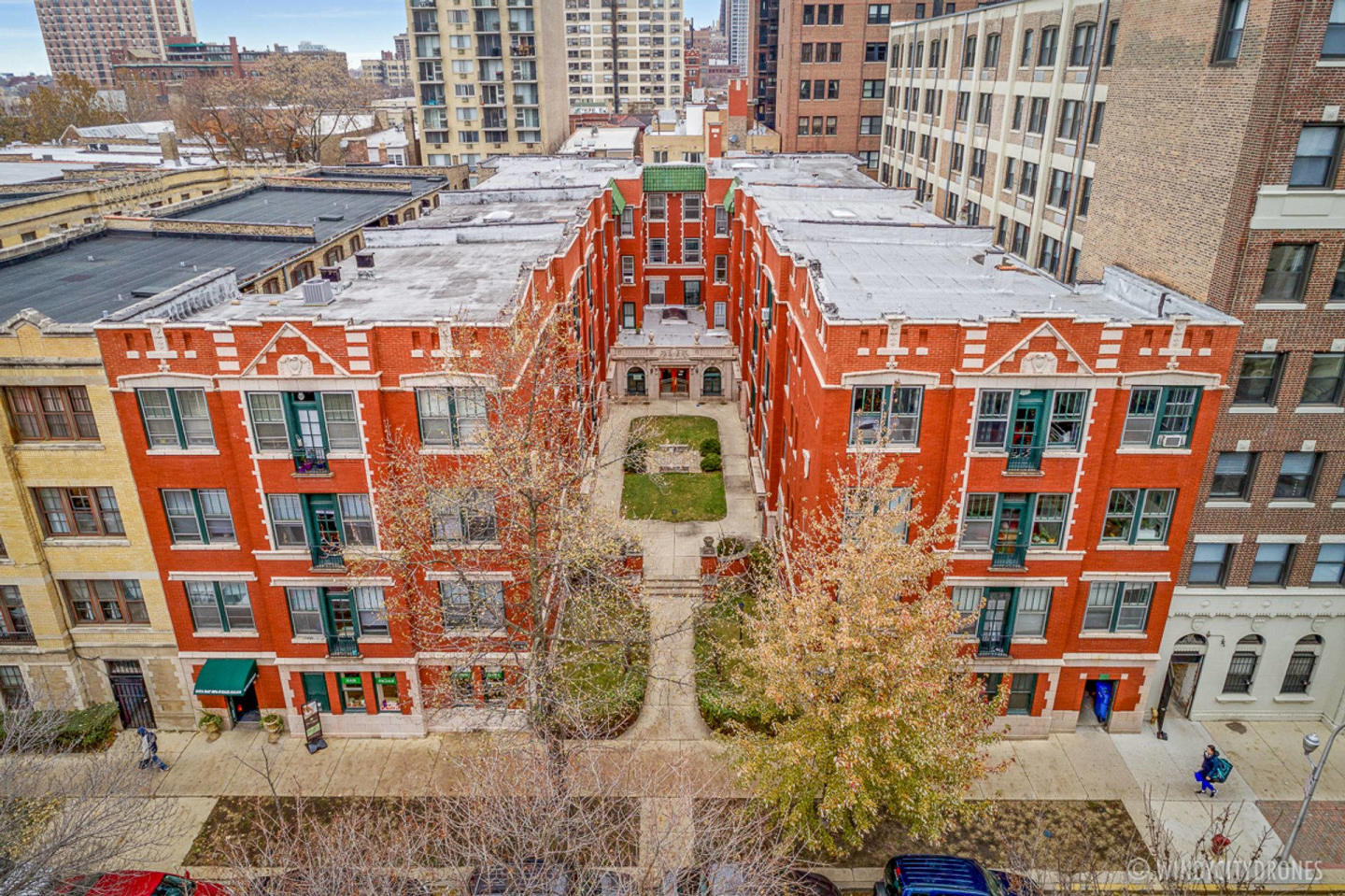428 West Surf St. Apt. Image 1