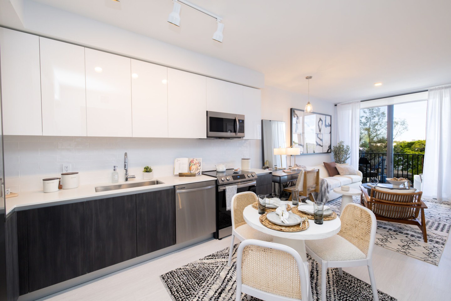 Oasis Pointe Residences Image 7