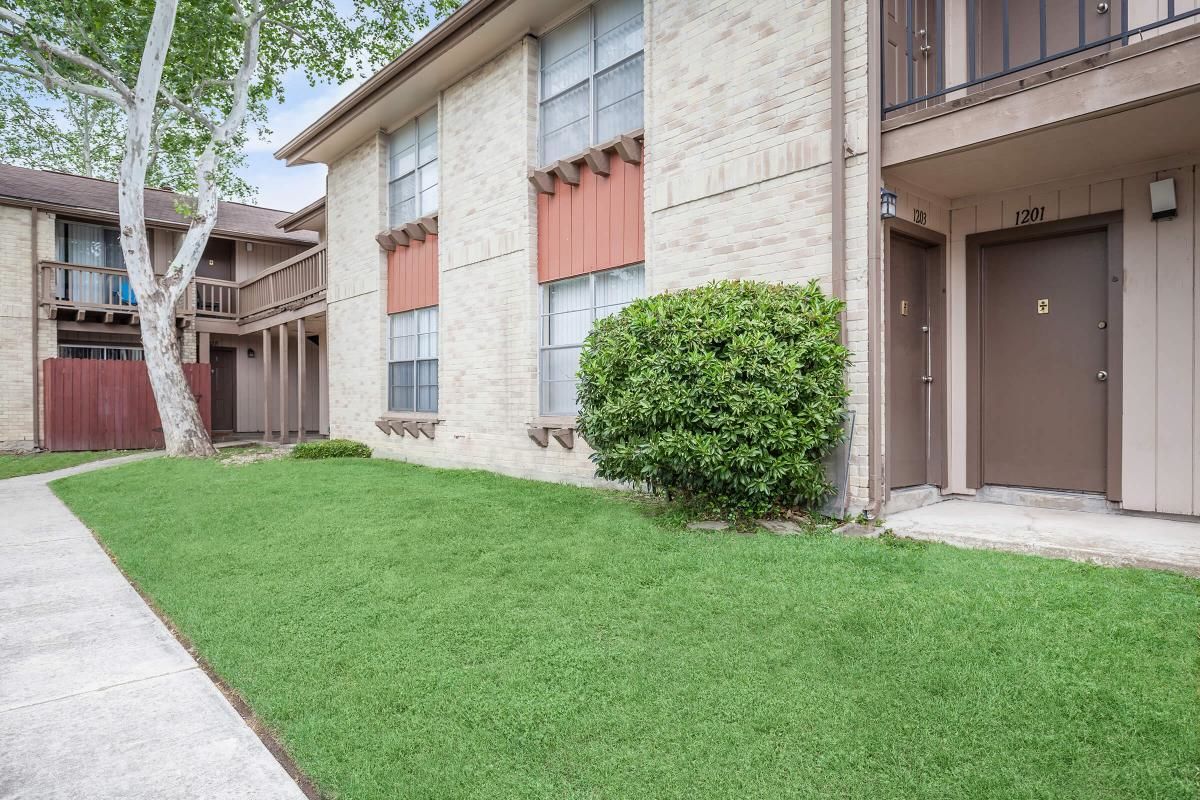 Forest Oaks Image 13