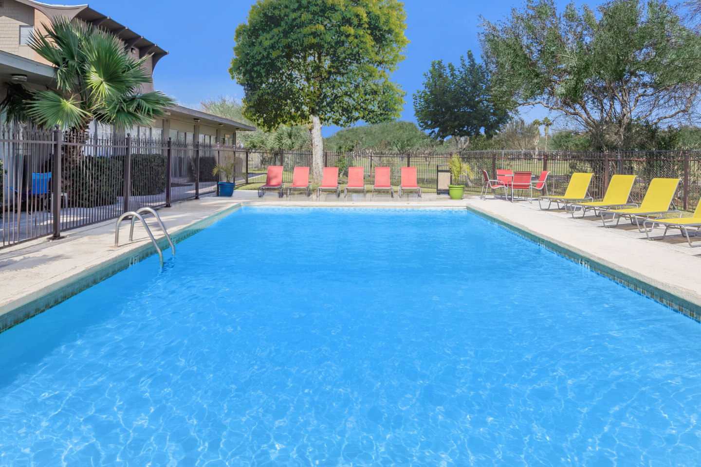 Fairway Apartments Image 2