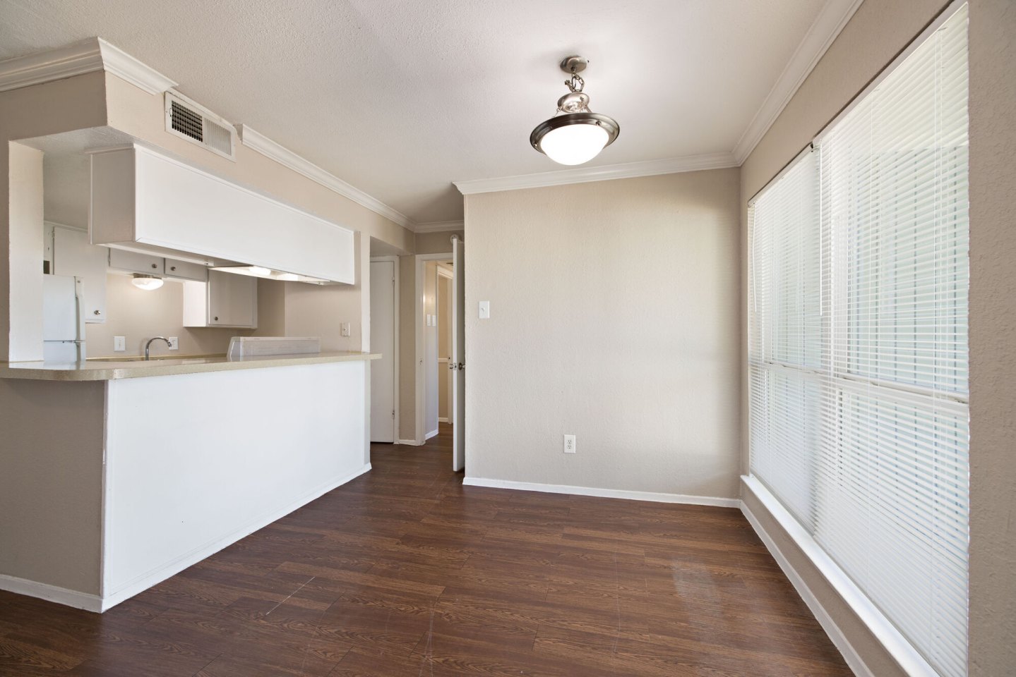 Zara Apartment Homes Image 15