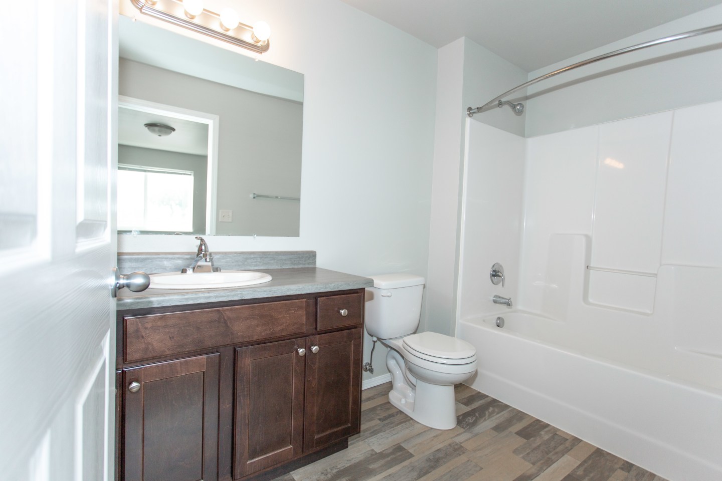 Thelin Center Apartments Image 14