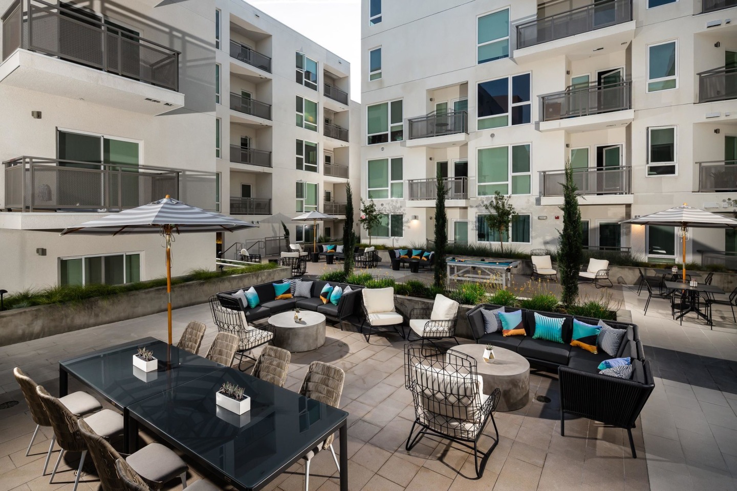 ONYX Glendale Apartments Image 2