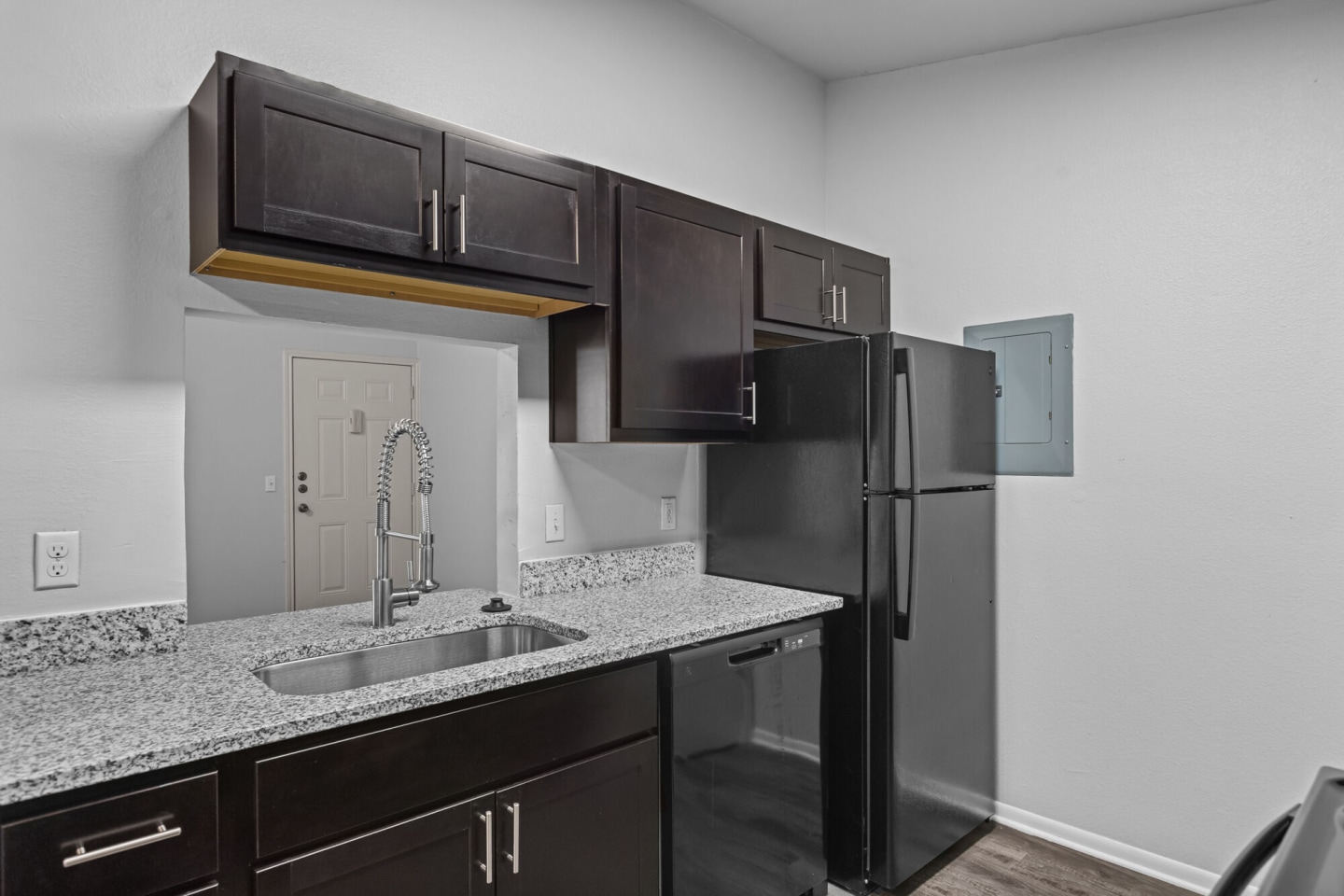 Encino Park Apartments Image 7