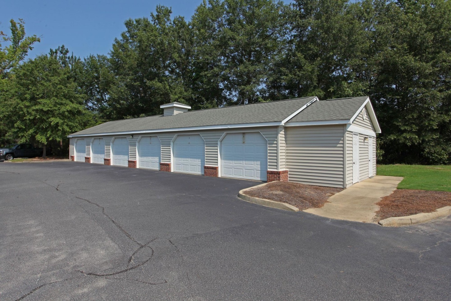 Fox Run Luxury Apartments Image 9
