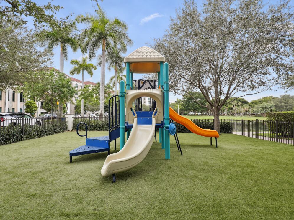 Avalon 850 Boca Image 20