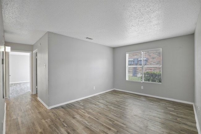 Rolling Hills Place Image 13