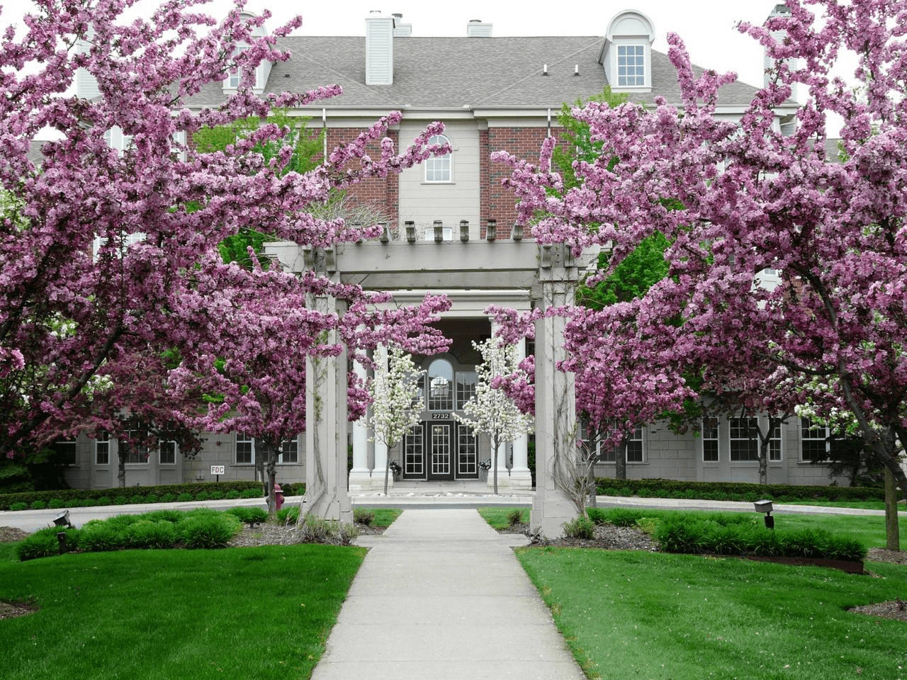 Regents Club of Troy Townhomes and Penthouses Image 6