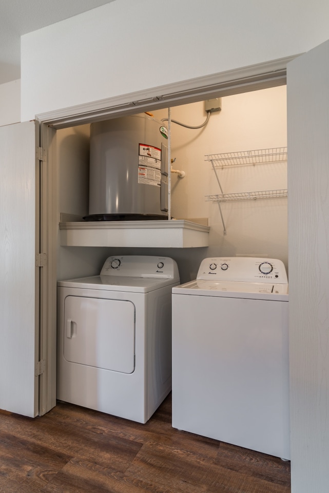 Crenshaw Grand Apartments Image 4