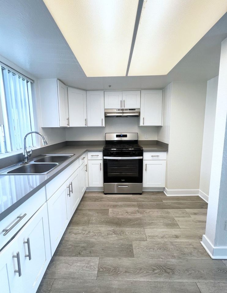 Park Tower Apartments Image 17