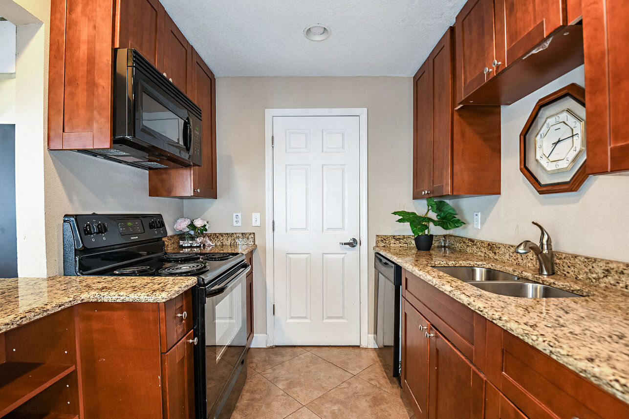 Woodlake Villas Image 25