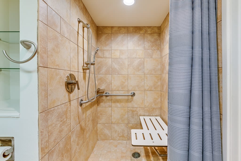 Senior Housing - Legacy Hills at Poway Image 4