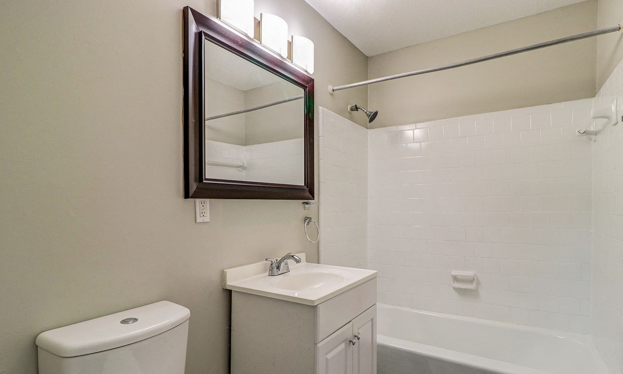Savan Pointe Townhomes East and West Image 14