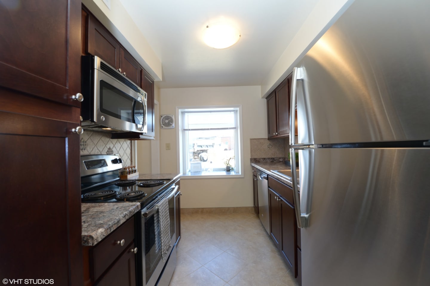 Colonial Court Apartments Image 8