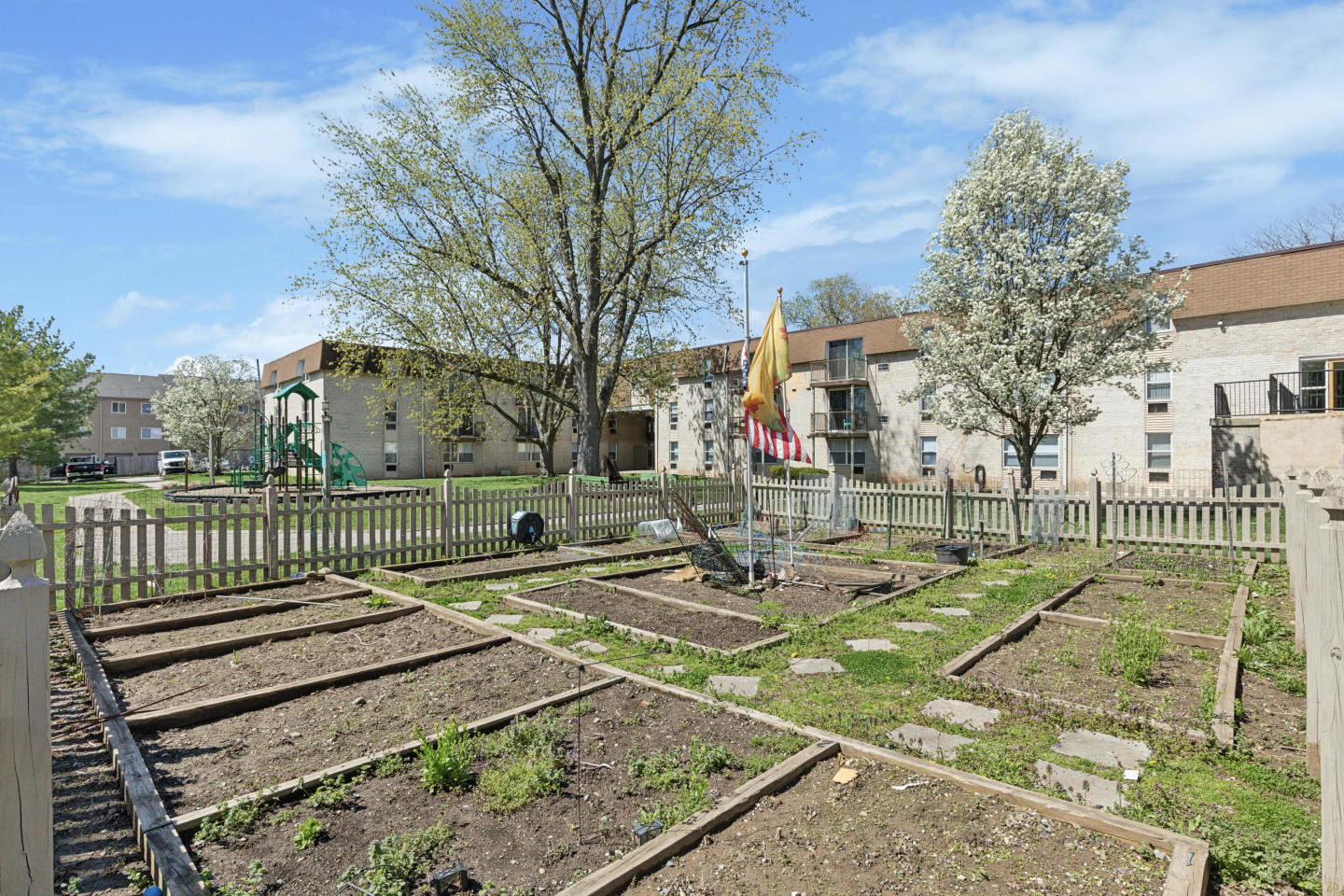 450 Green Apartments Image 7