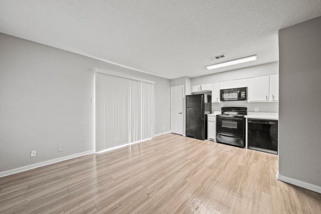 The Lynx Apartments and Townhomes Image 12