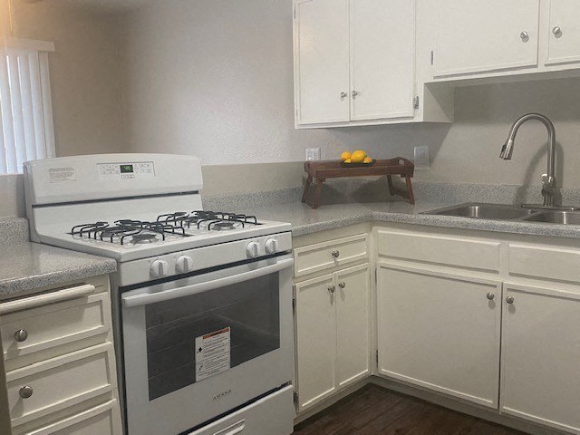 Tustin Arms Apartment Homes Image 14