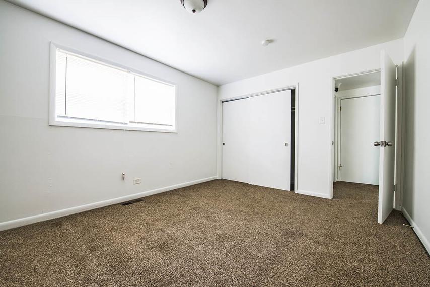 13905 S Clark Image 4