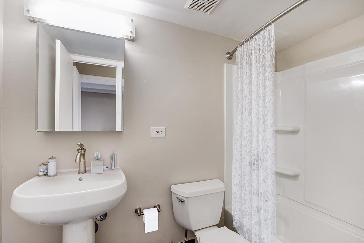 950 Lafayette Image 6