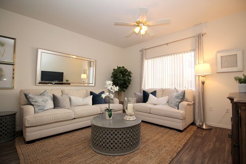 Maravilla Apartments Image 1