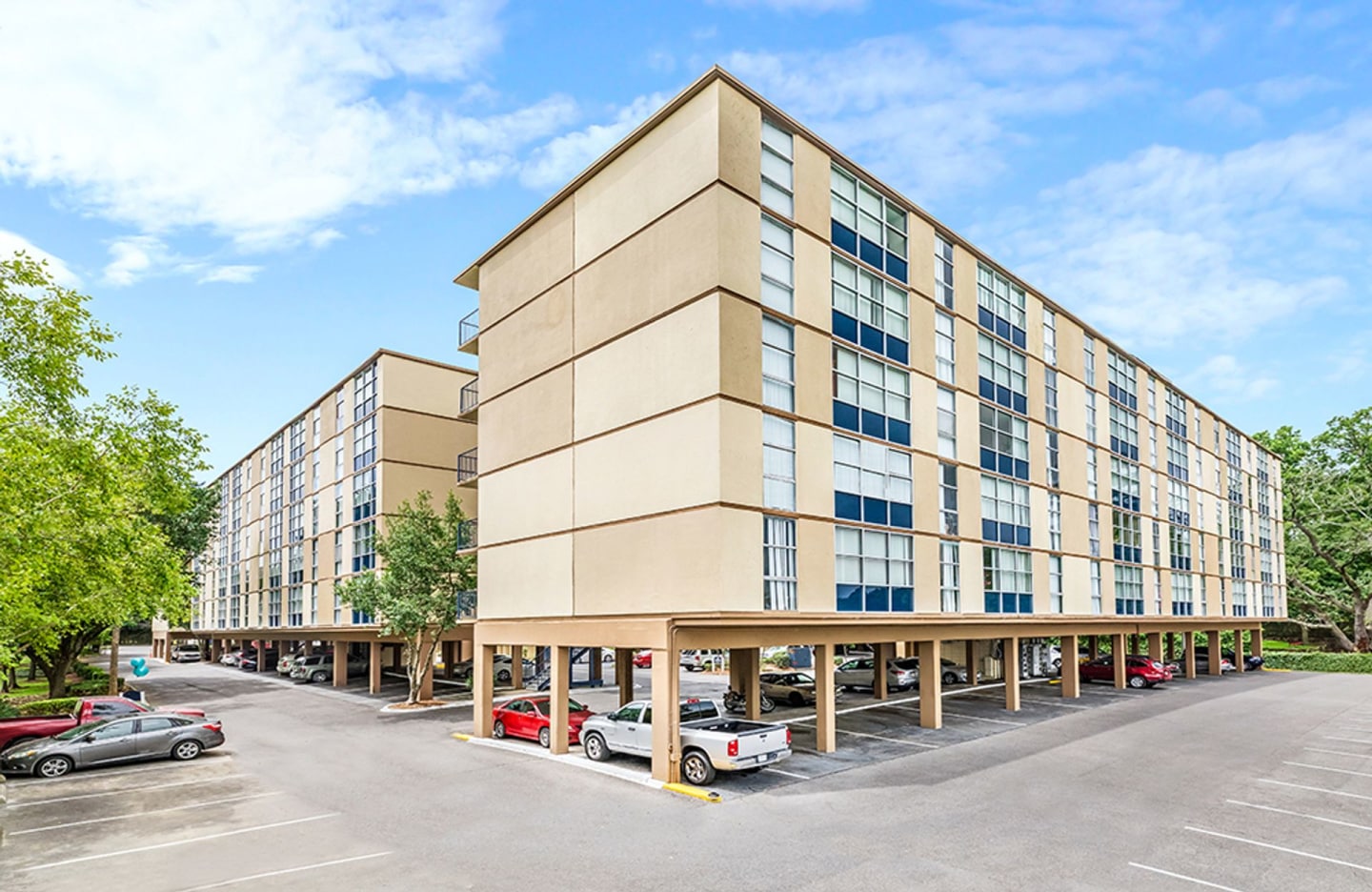 Lake Towers Apartments Image 13
