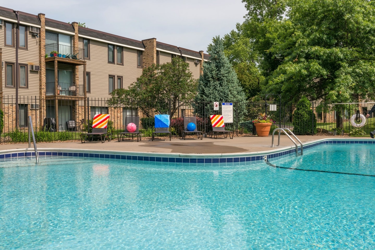 Windsor South Apartments Image 1