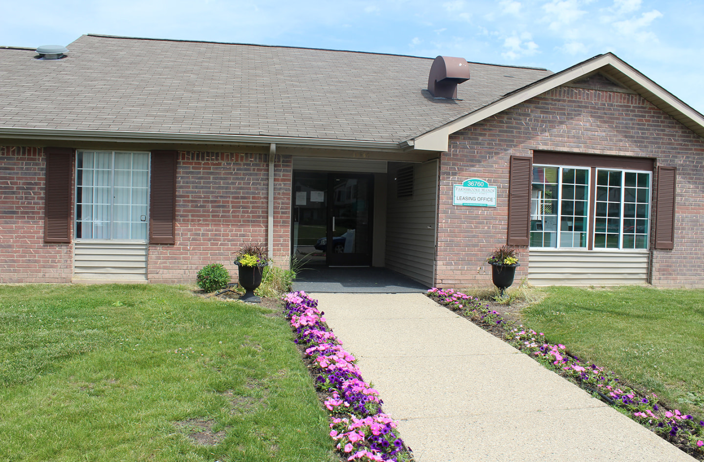 Farmbrooke Manor Apartments Image 4