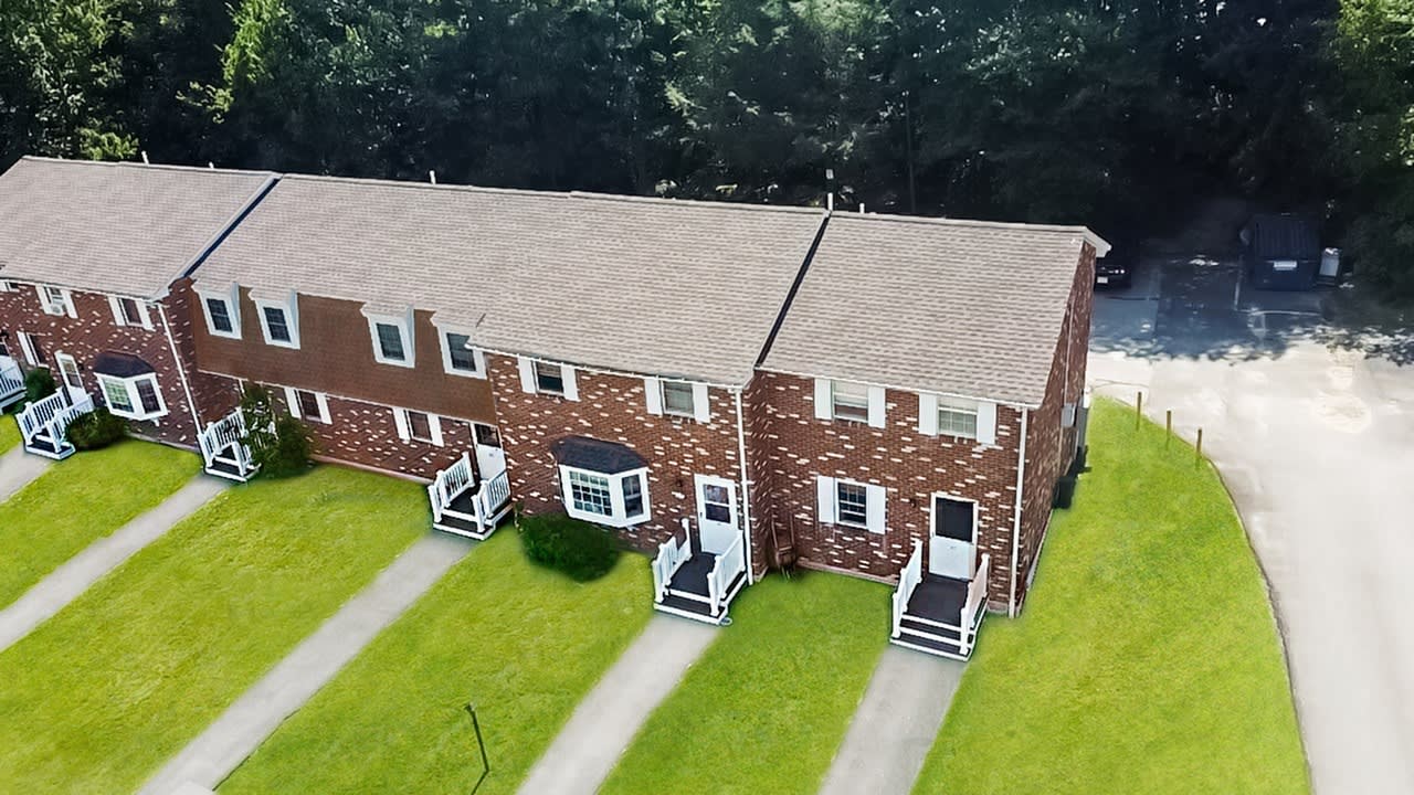 Meadowbrook Village Image 15