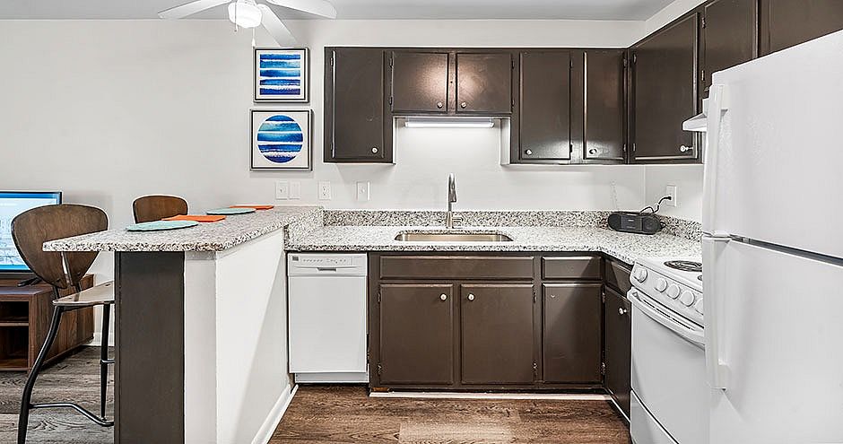 Student Housing - Wilmington Commons Image 3