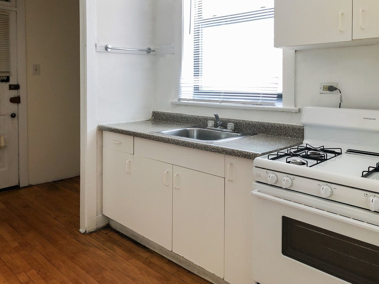 3925-33 N Keeler Image 7