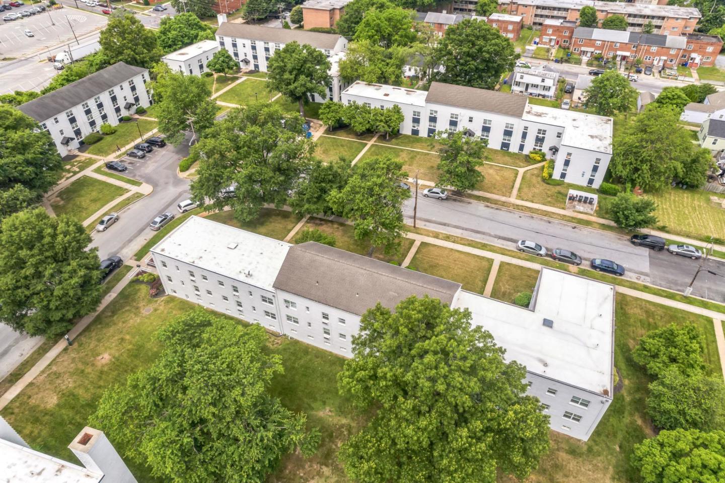 Laurel Court Apartments Image 26
