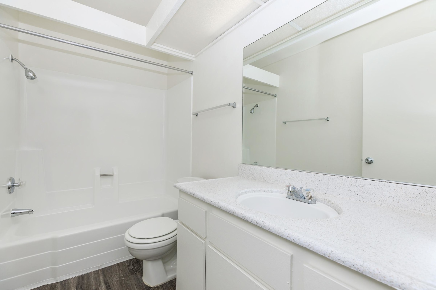 Country Hills Apartment Homes Image 8
