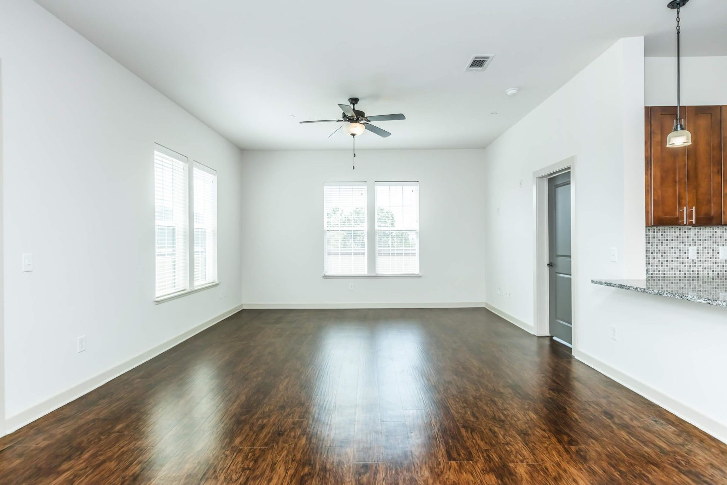 1810 Belcourt Image 24