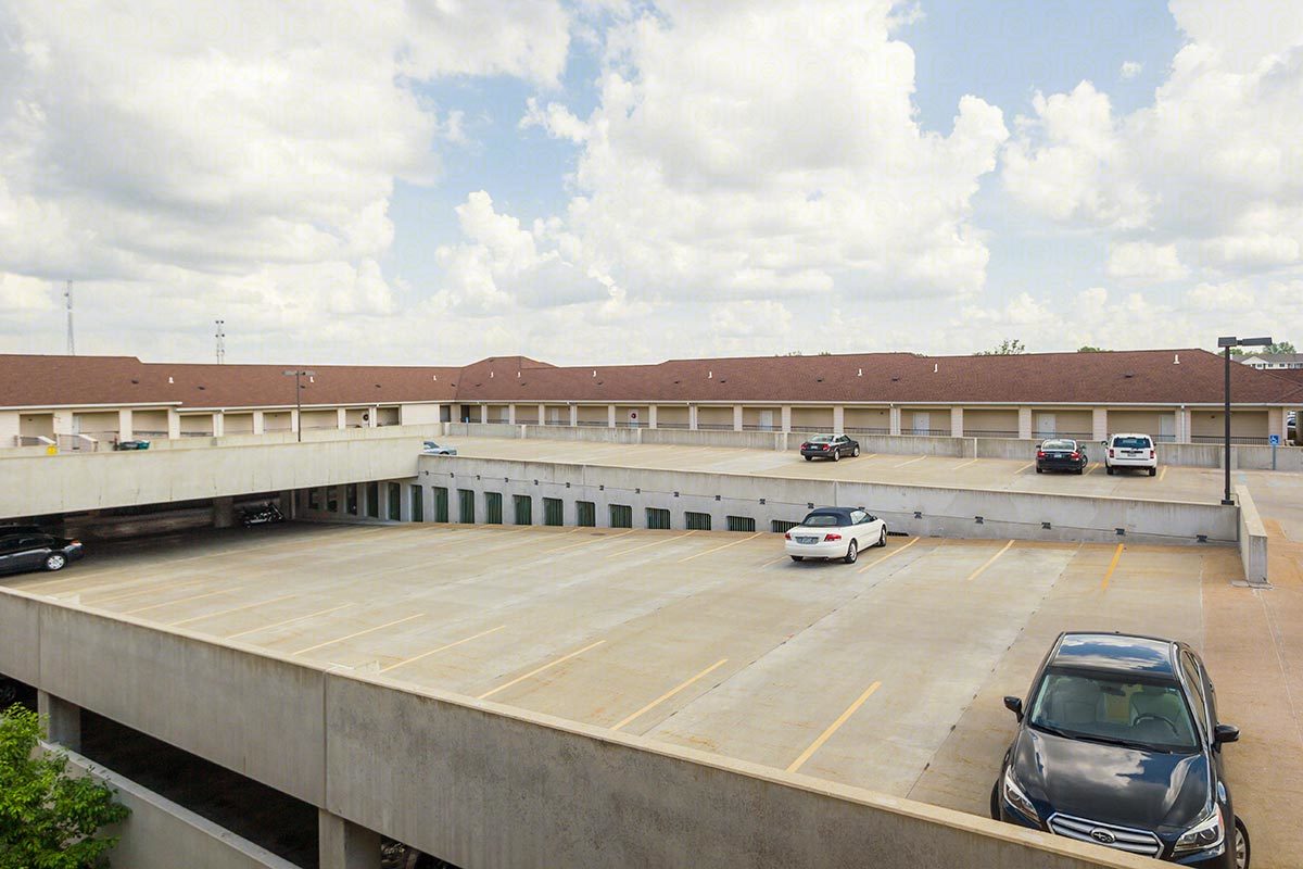 Kirkwood Station Plaza Image 15