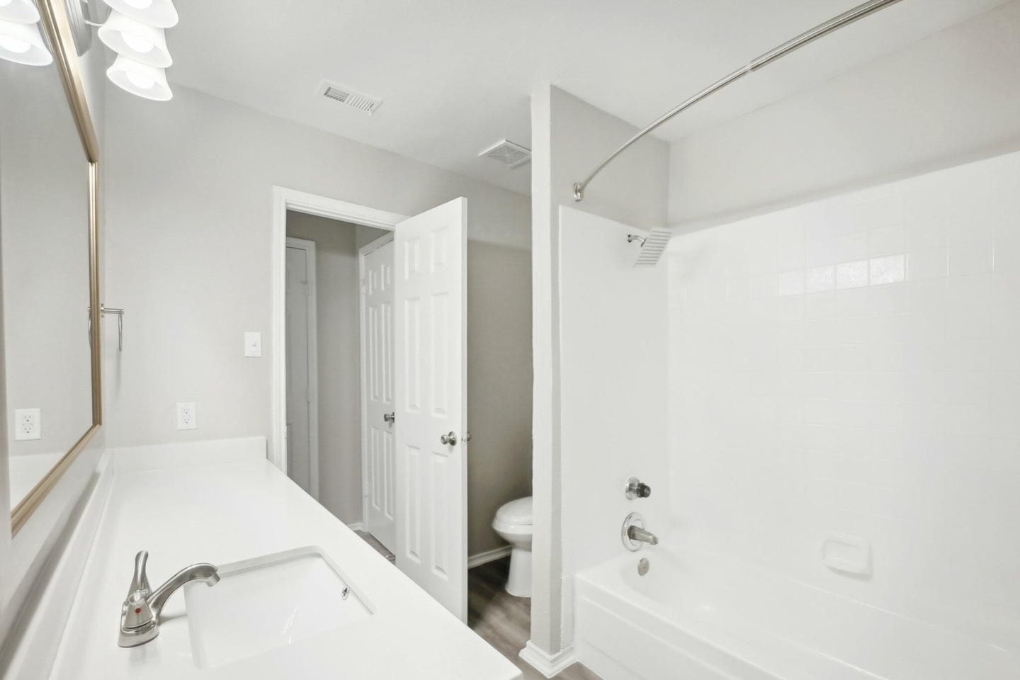 Avalon Villas Image 6