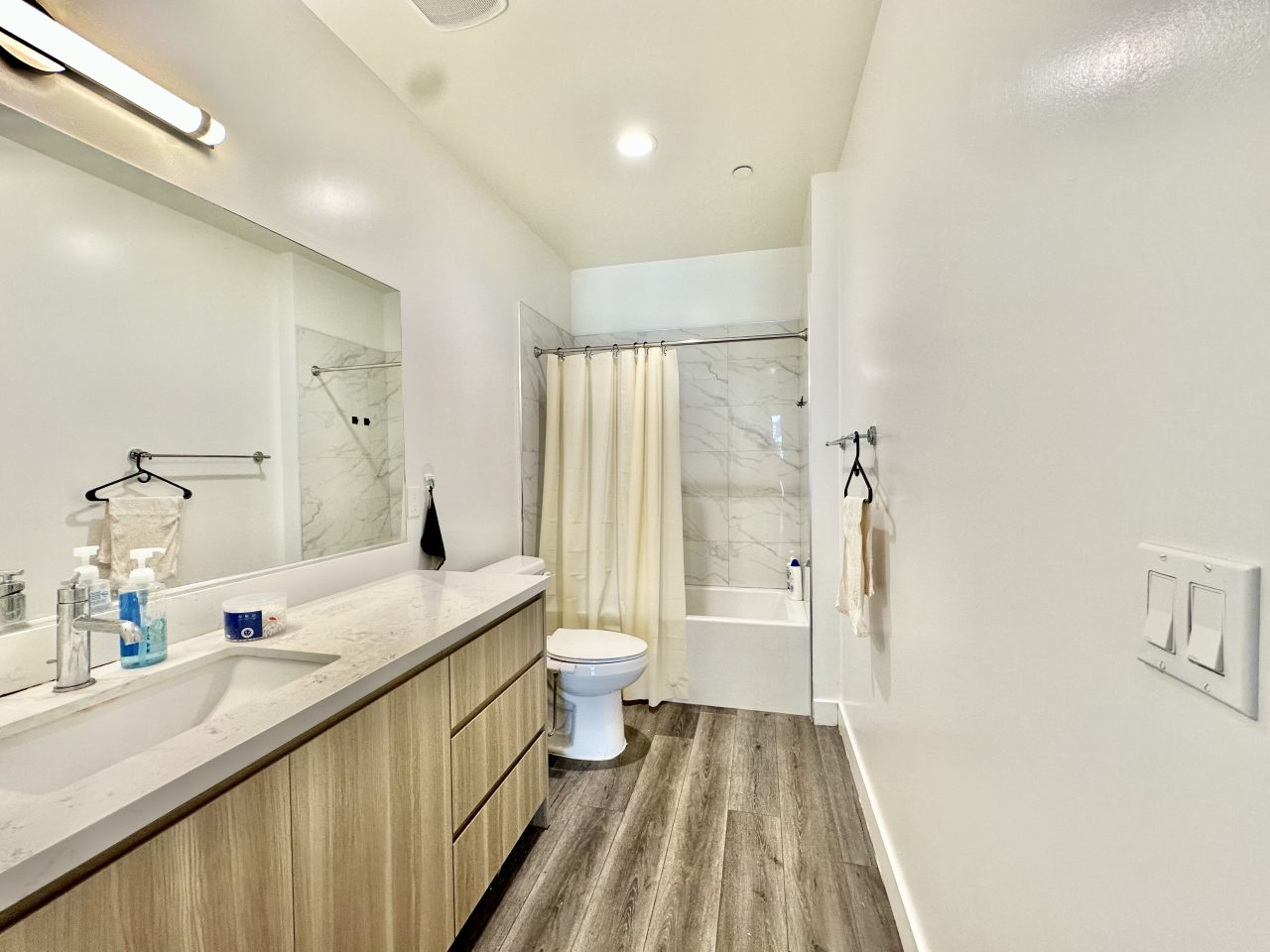 1751 Malcolm Ave - Student Housing Image 15