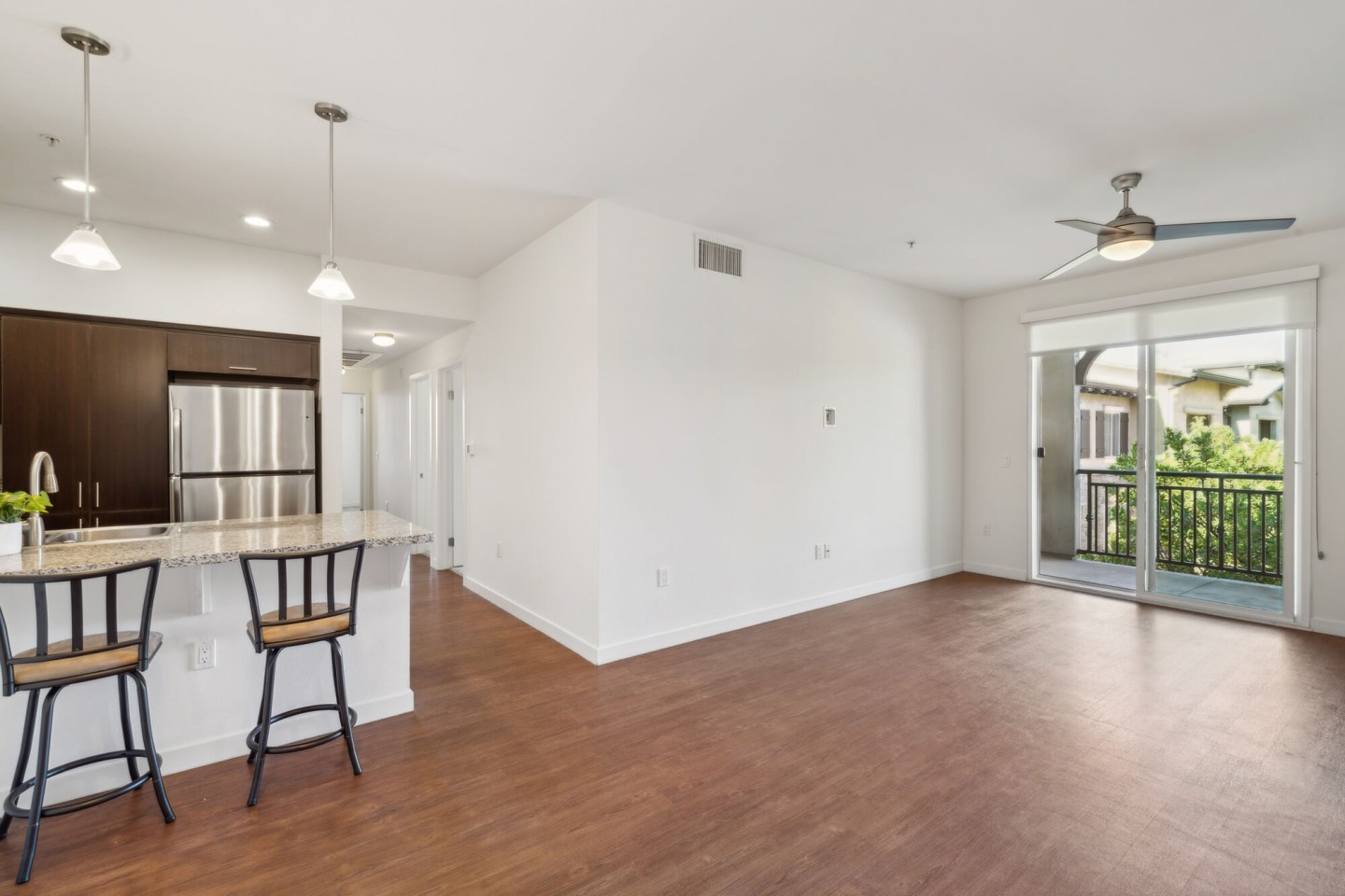 Hollister Village Image 40