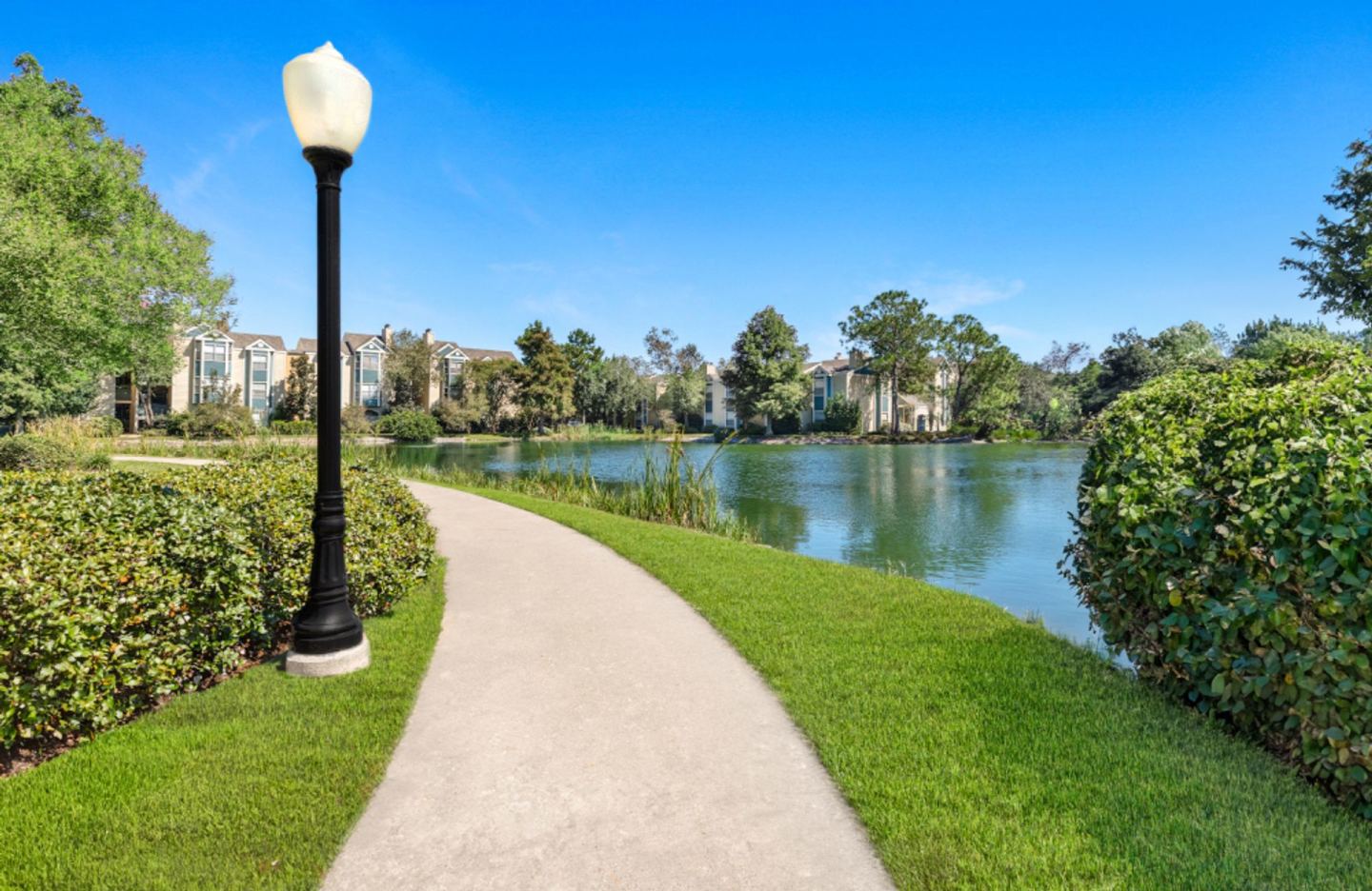 Lakes of Chateau Estates South Image 30