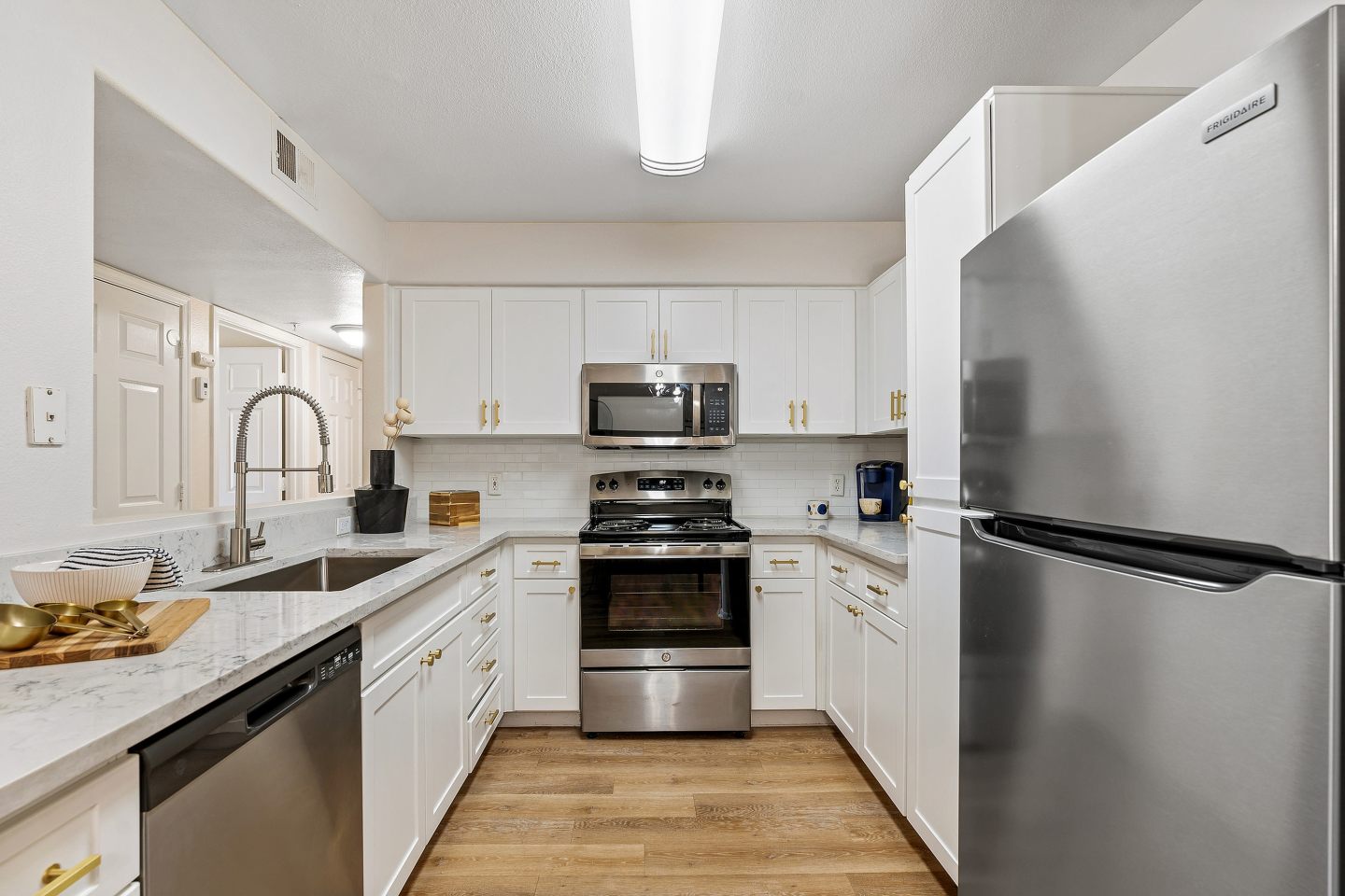 909 West Image 19