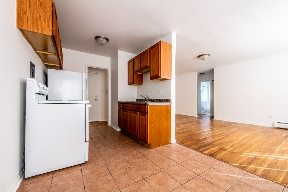 8342-8350 S Ellis Ave Image 8