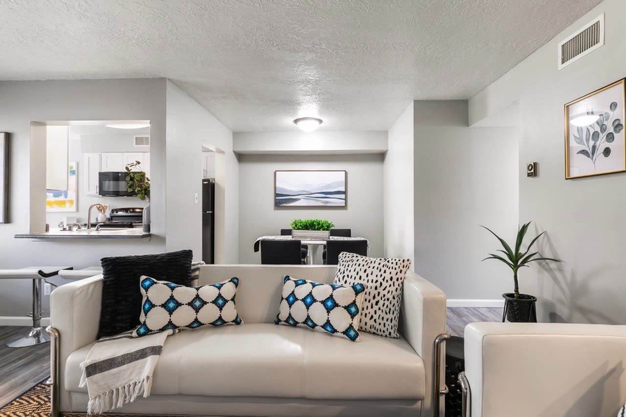 Rancho Verde Apartments Image 6