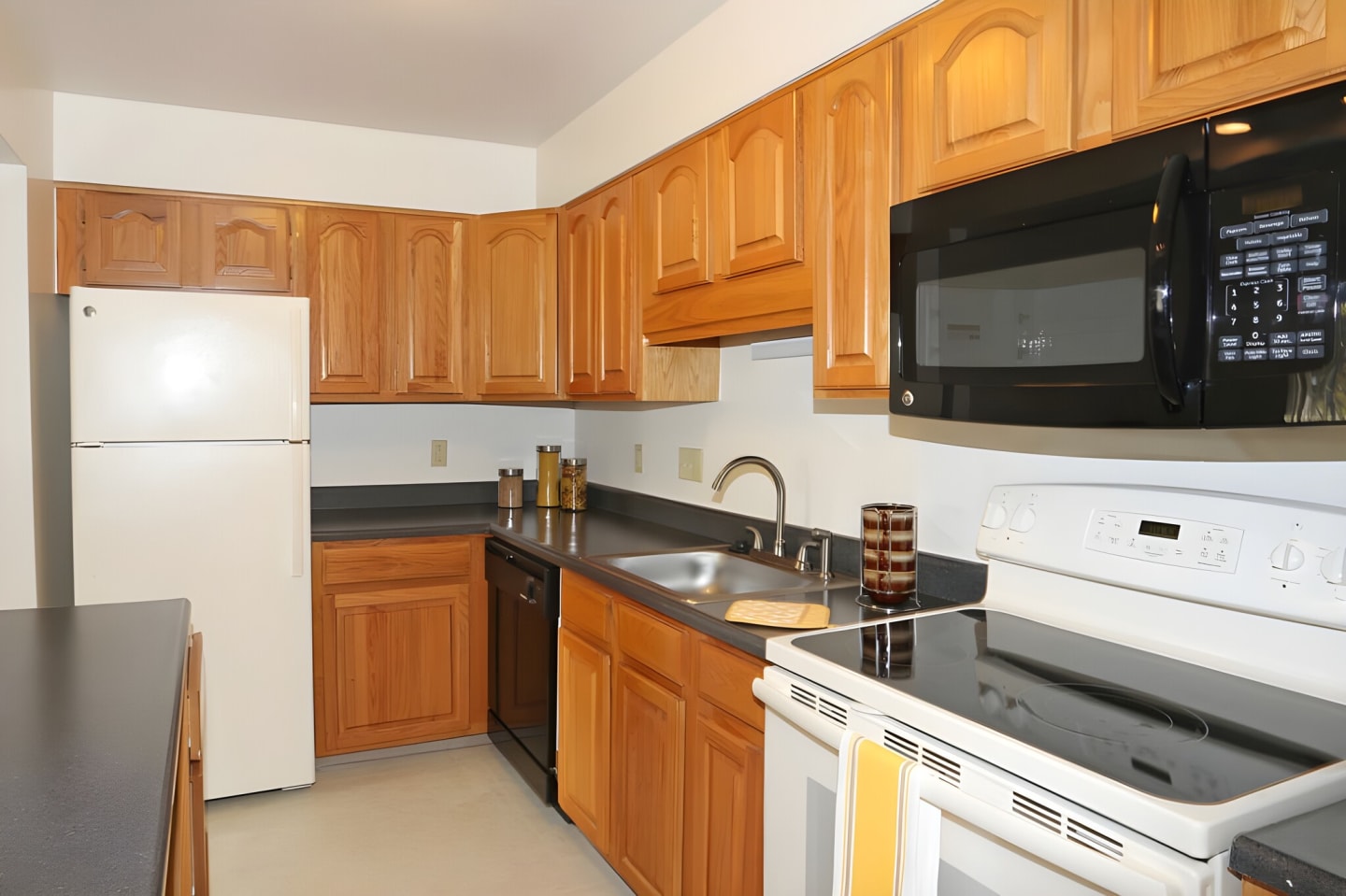 1600 Elmwood Avenue Image 15