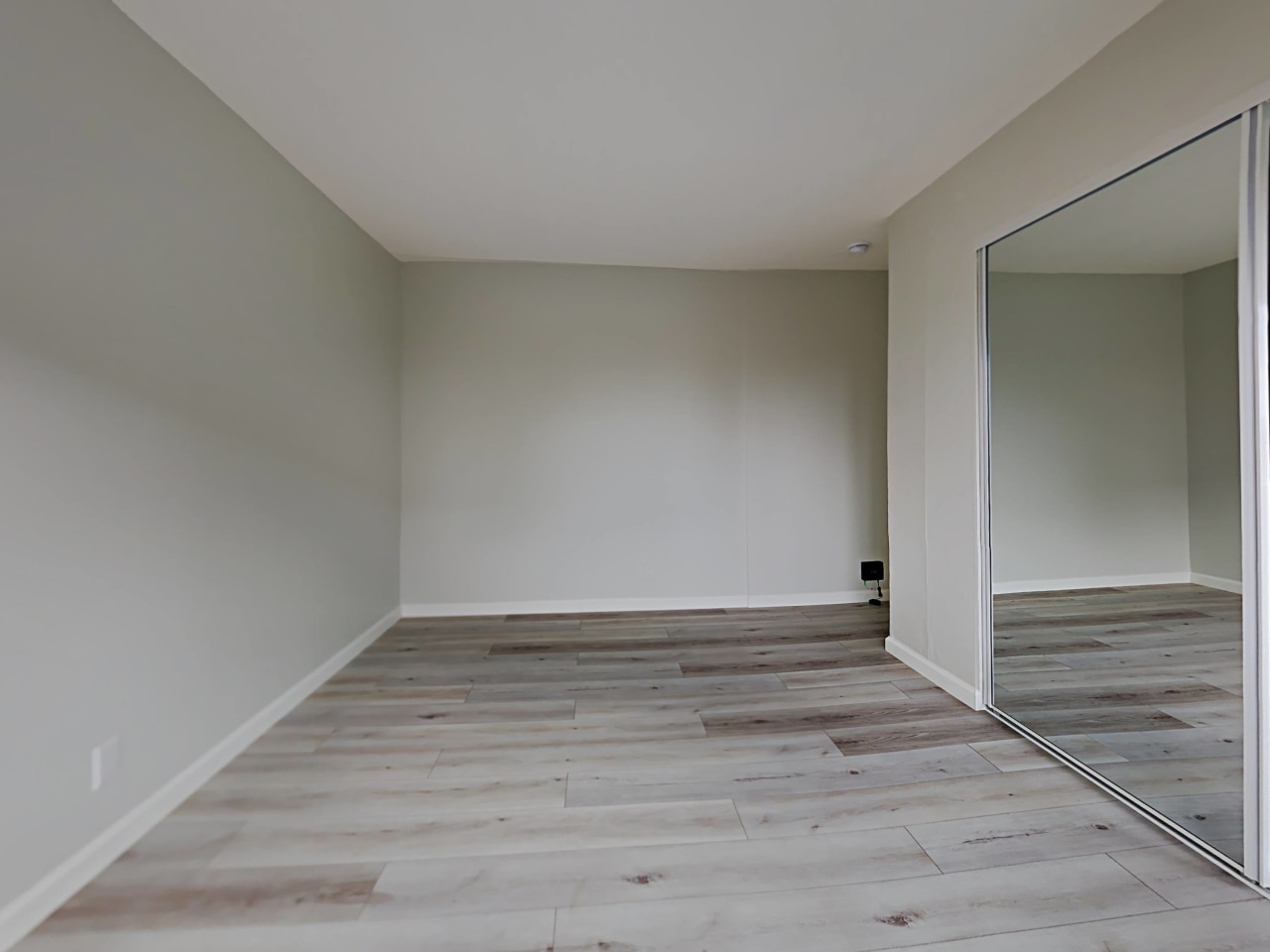 671 Vernon Image 11