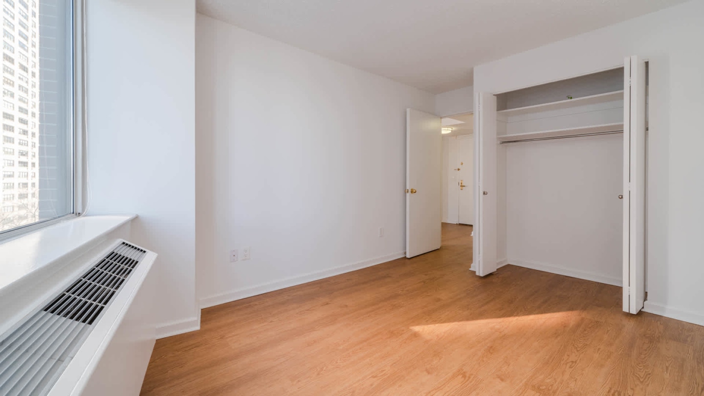 180 Riverside Boulevard Image 28