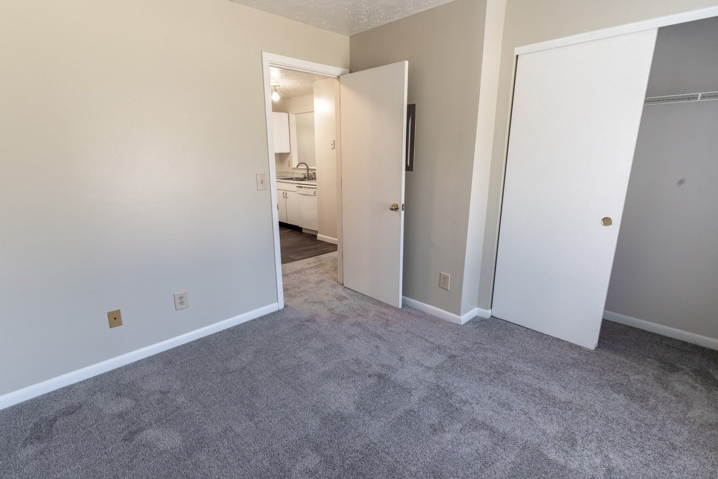 Meadow View Apartments & Townhomes Image 3